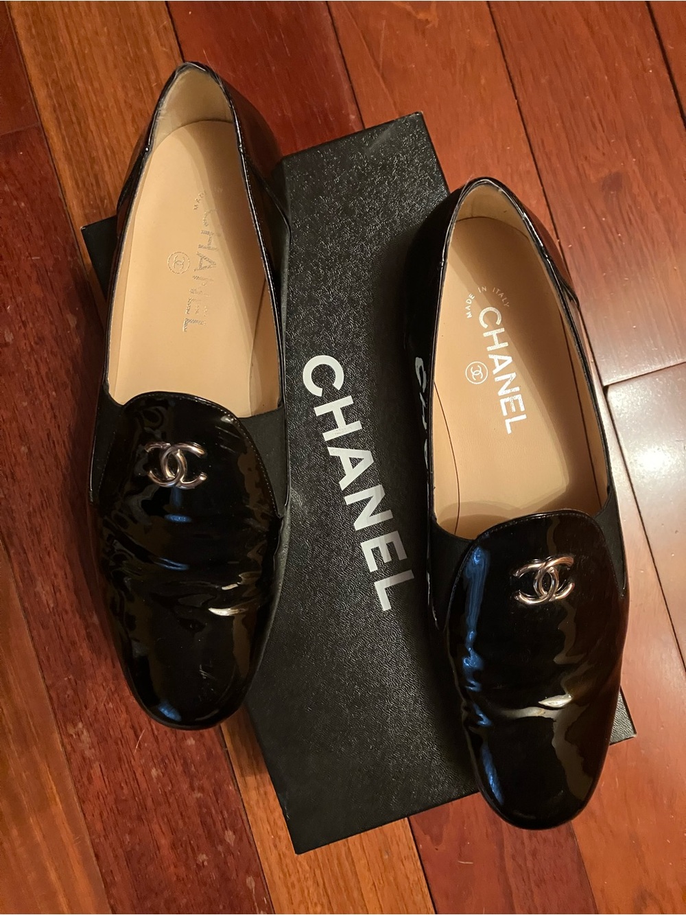 CHANEL Black Patent Leather CC Logo Ballet Flats